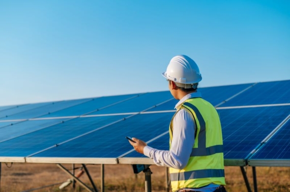 Sistemas fotovoltaicos FAETEC