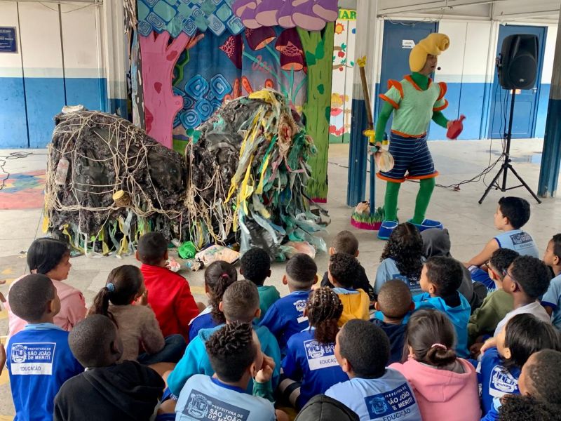 Espetáculo teatral, educação ambiental na Baixada Fluminense